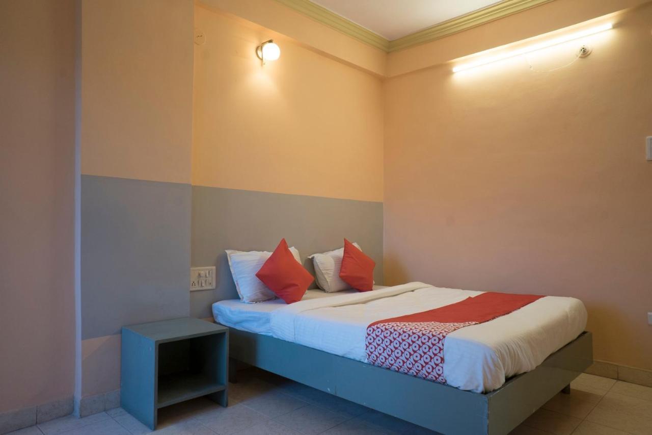 Oyo Flagship 37830 Hotel Aakar International Szatara Kültér fotó