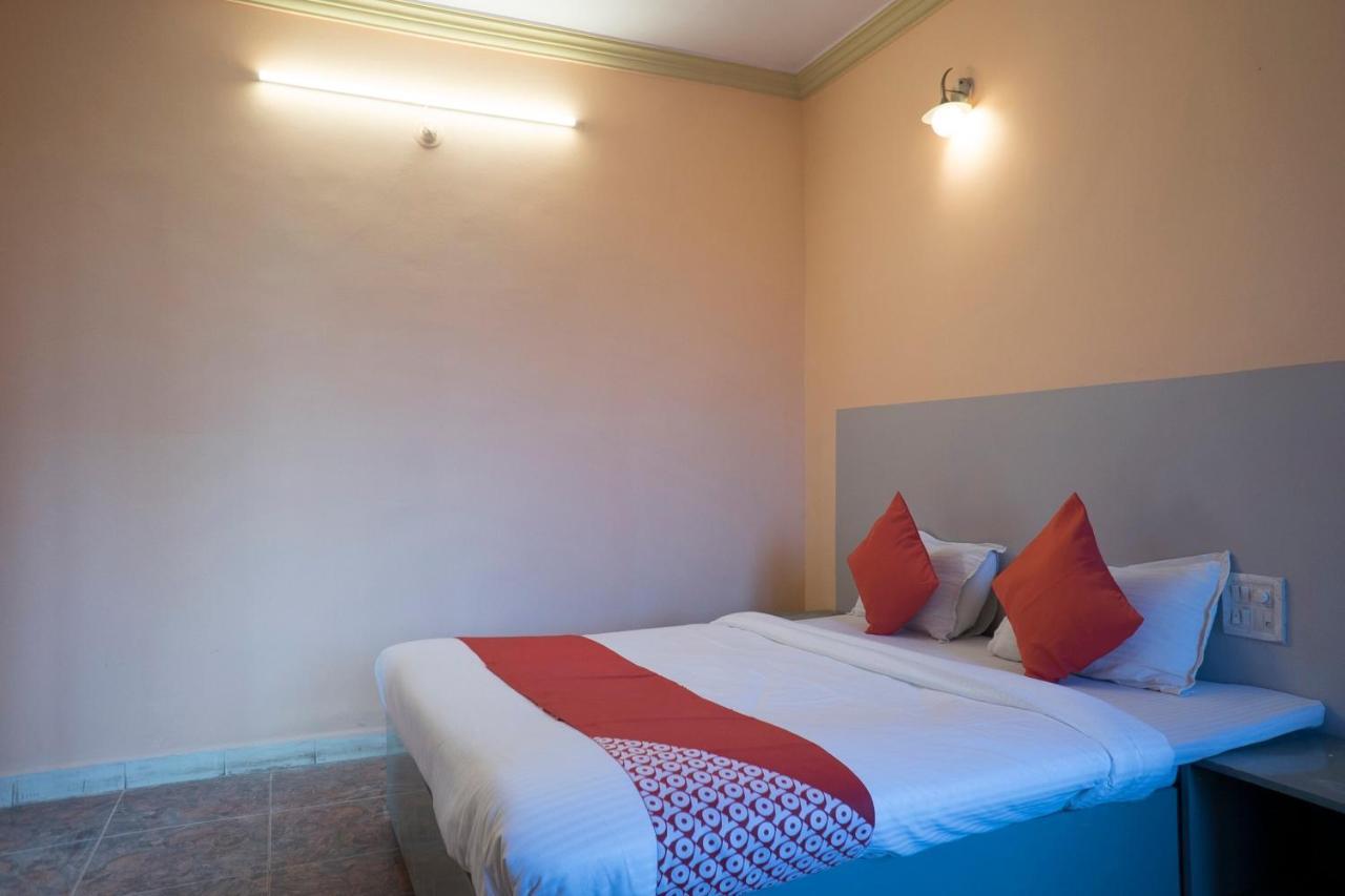 Oyo Flagship 37830 Hotel Aakar International Szatara Kültér fotó