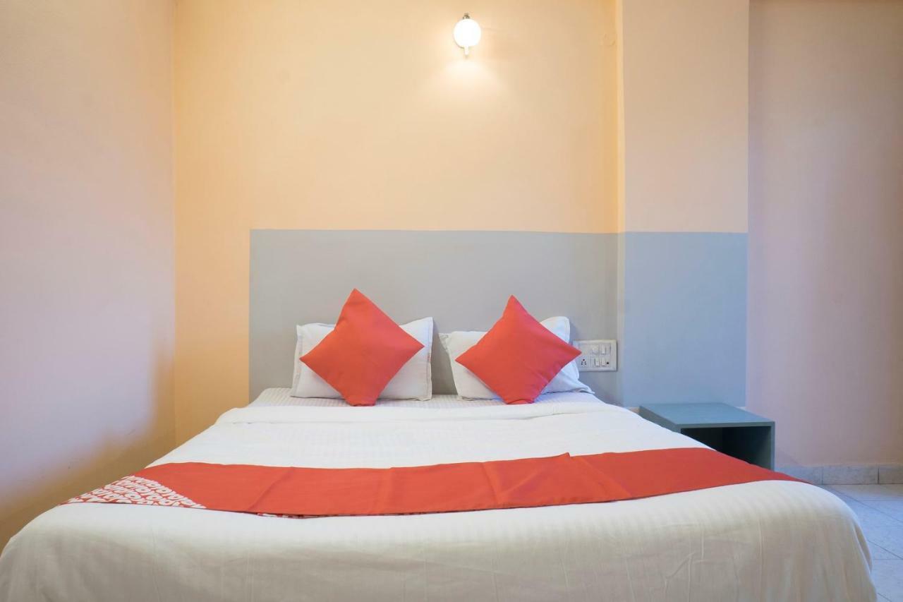 Oyo Flagship 37830 Hotel Aakar International Szatara Kültér fotó