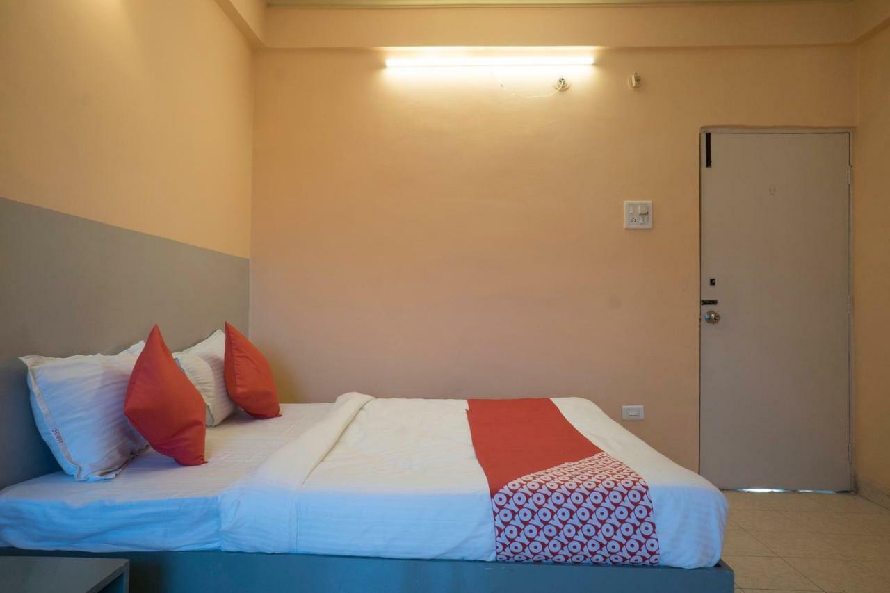 Oyo Flagship 37830 Hotel Aakar International Szatara Kültér fotó