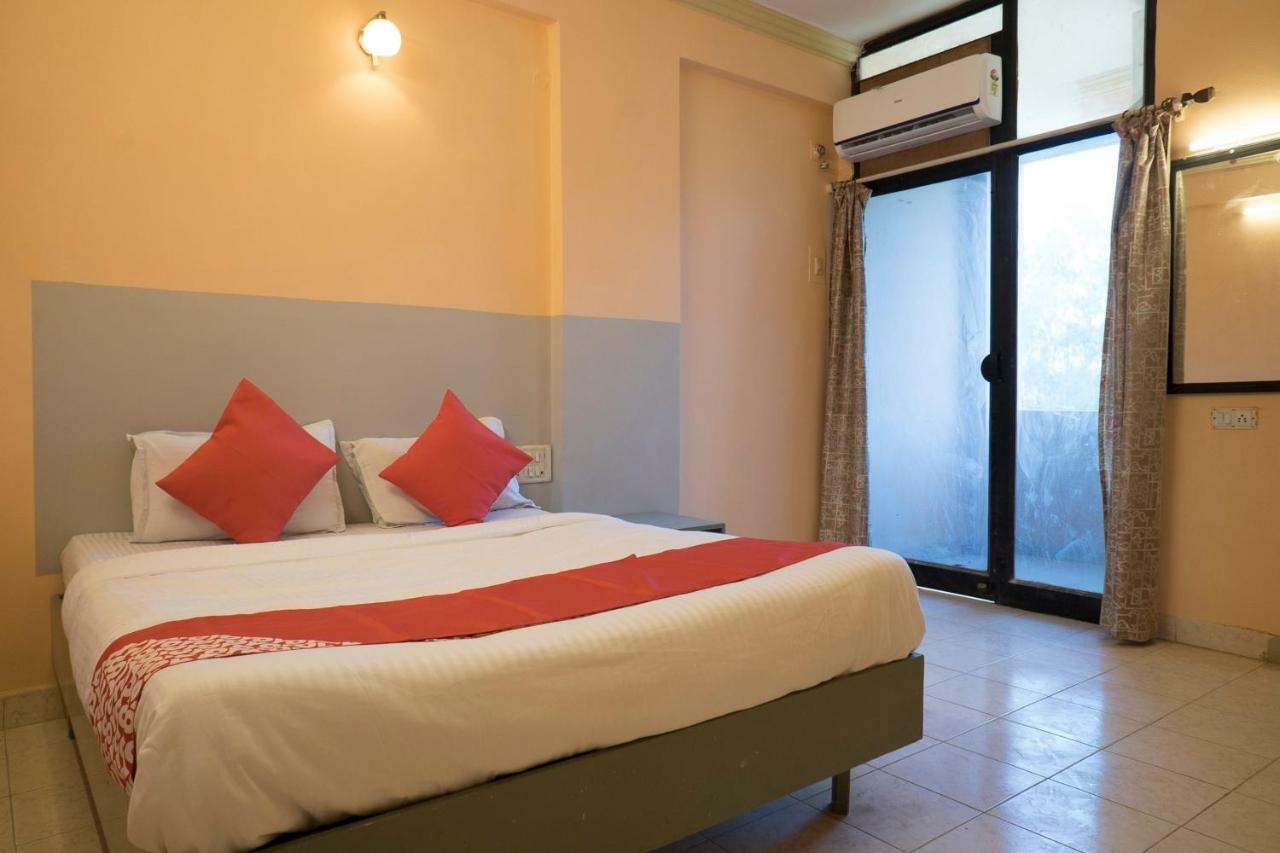 Oyo Flagship 37830 Hotel Aakar International Szatara Kültér fotó