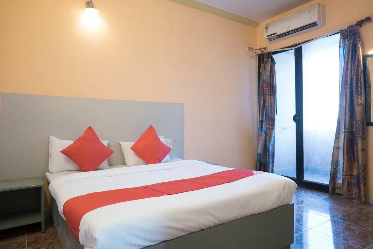 Oyo Flagship 37830 Hotel Aakar International Szatara Kültér fotó